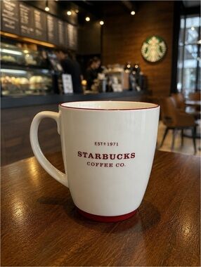 Starbucks Coffee Co. 2007 White & Red 18 oz Ceramic Coffee Mug Cup EUC
